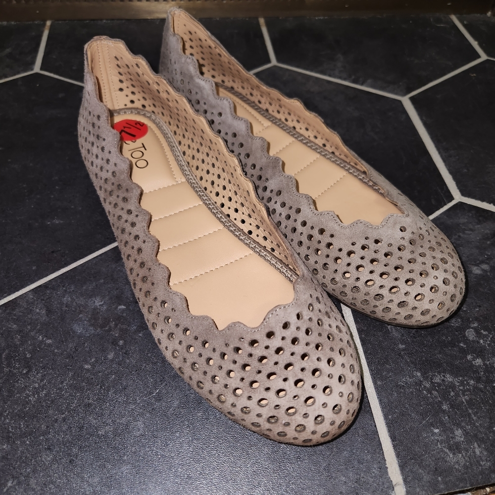 Me Too Carlee scallop edged flats